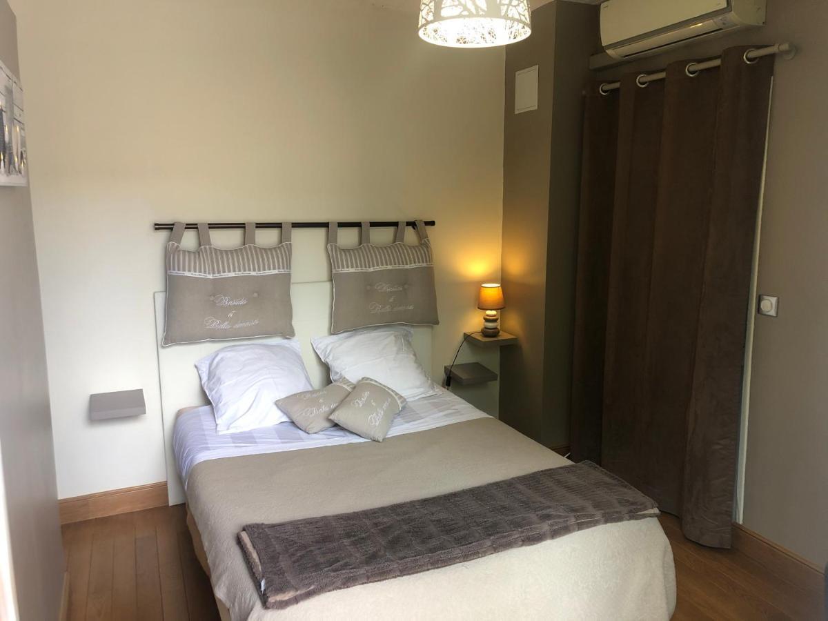 Deluxe Double Room Shower,1176544870:JPEG